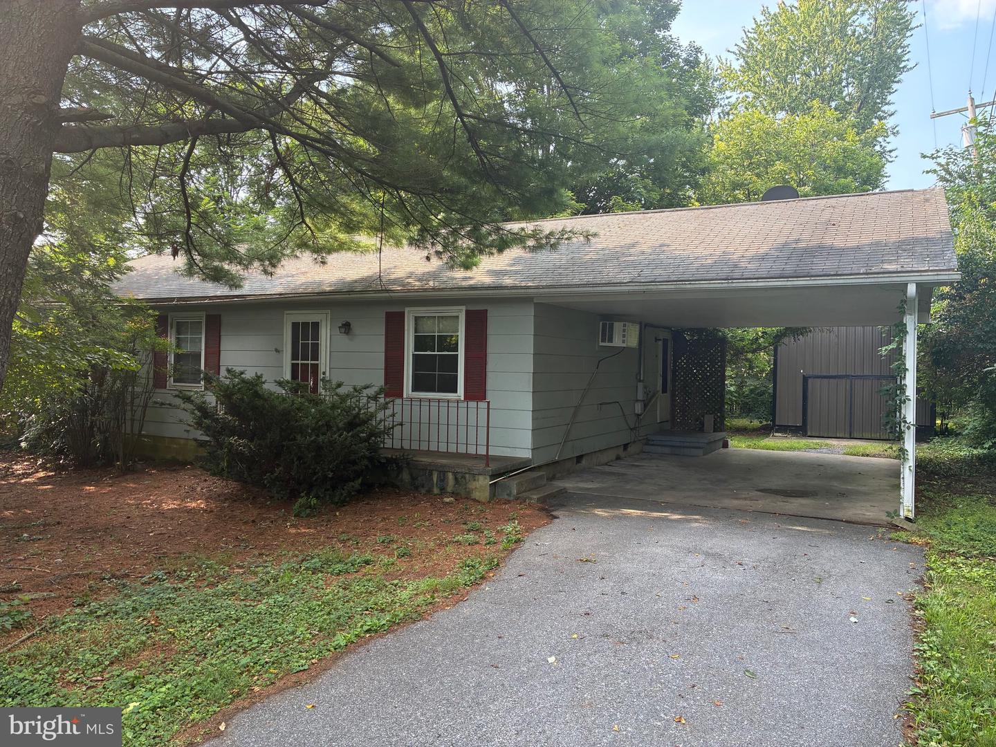 7628 MARTINSBURG PIKE Property Photo 1