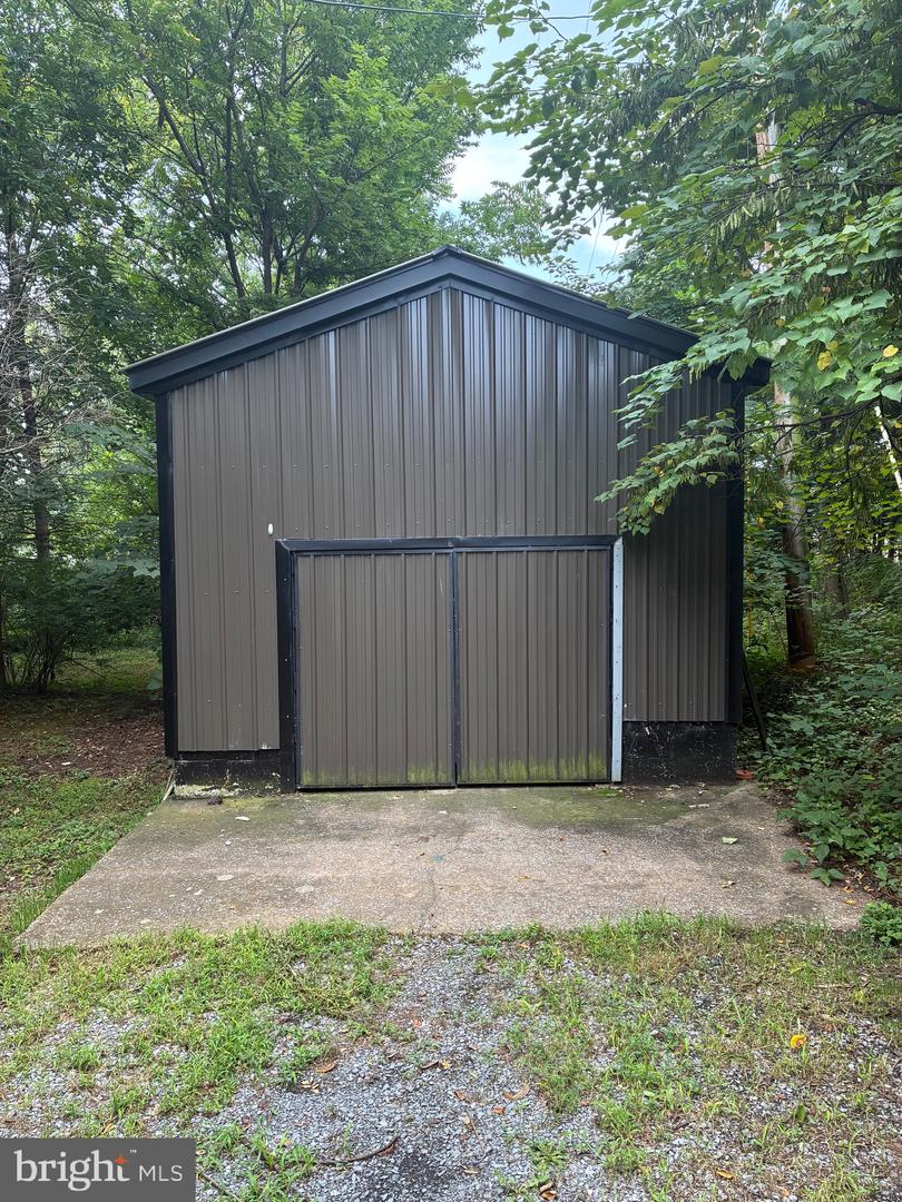 7628 Martinsburg Pike Property Photo 10