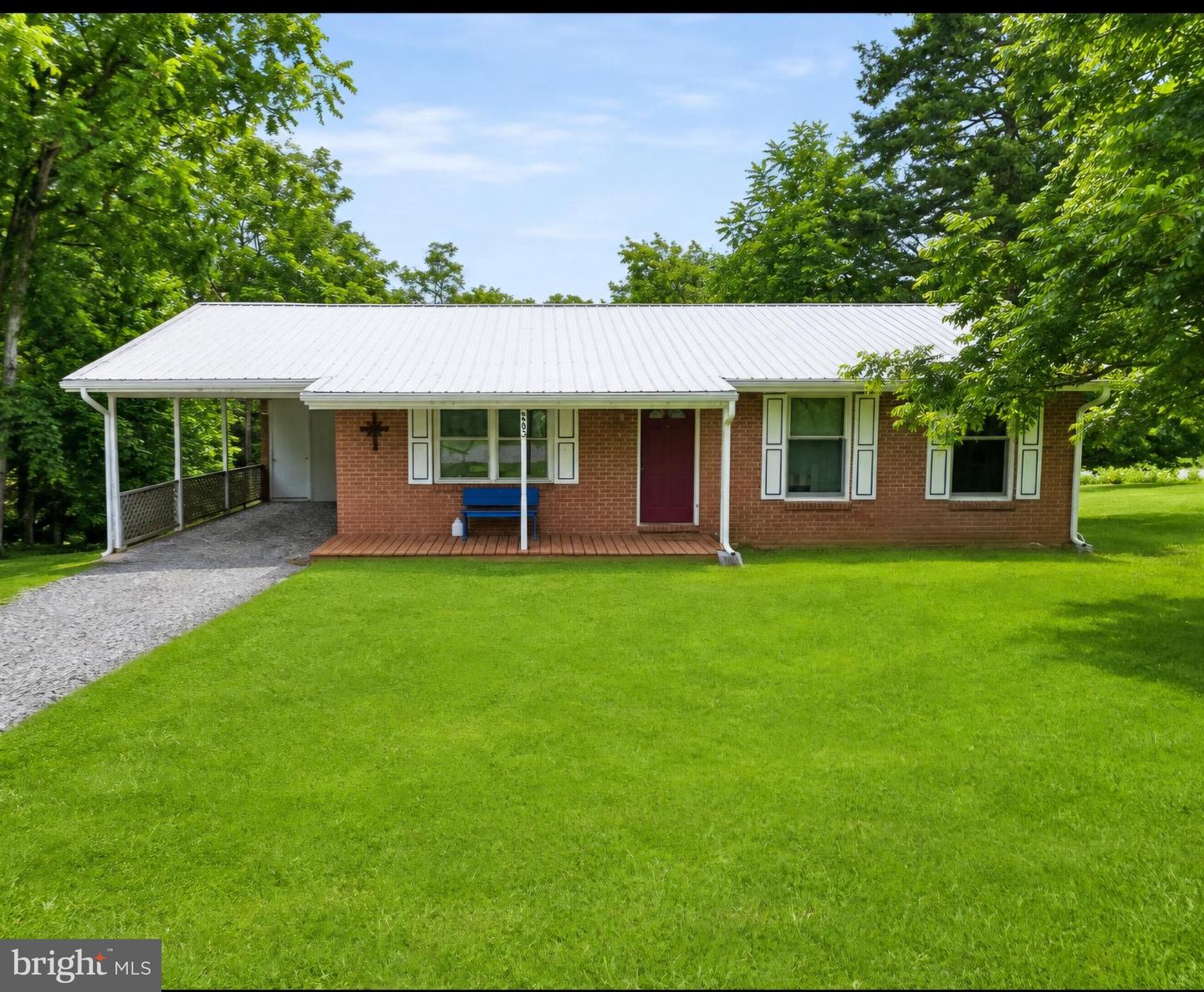 225 Cedar Hill Dr Property Photo 1