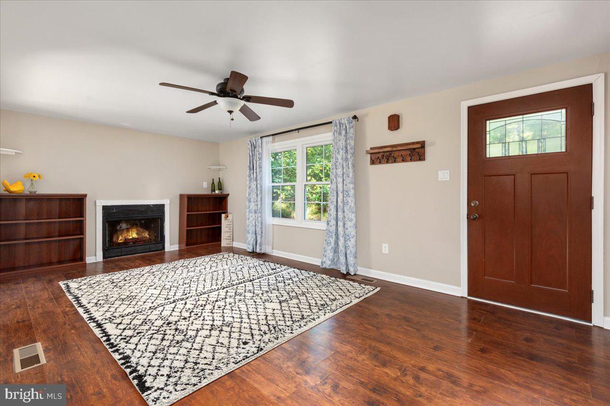 125 Shenandoah River Dr Property Photo 3