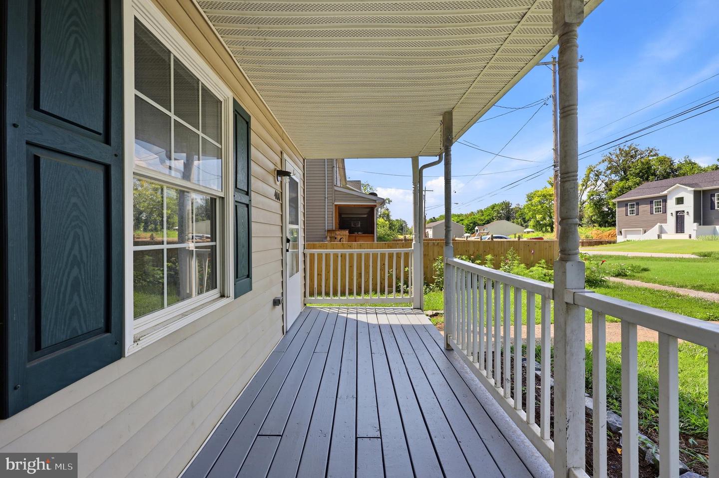400 Burns St Property Photo 4