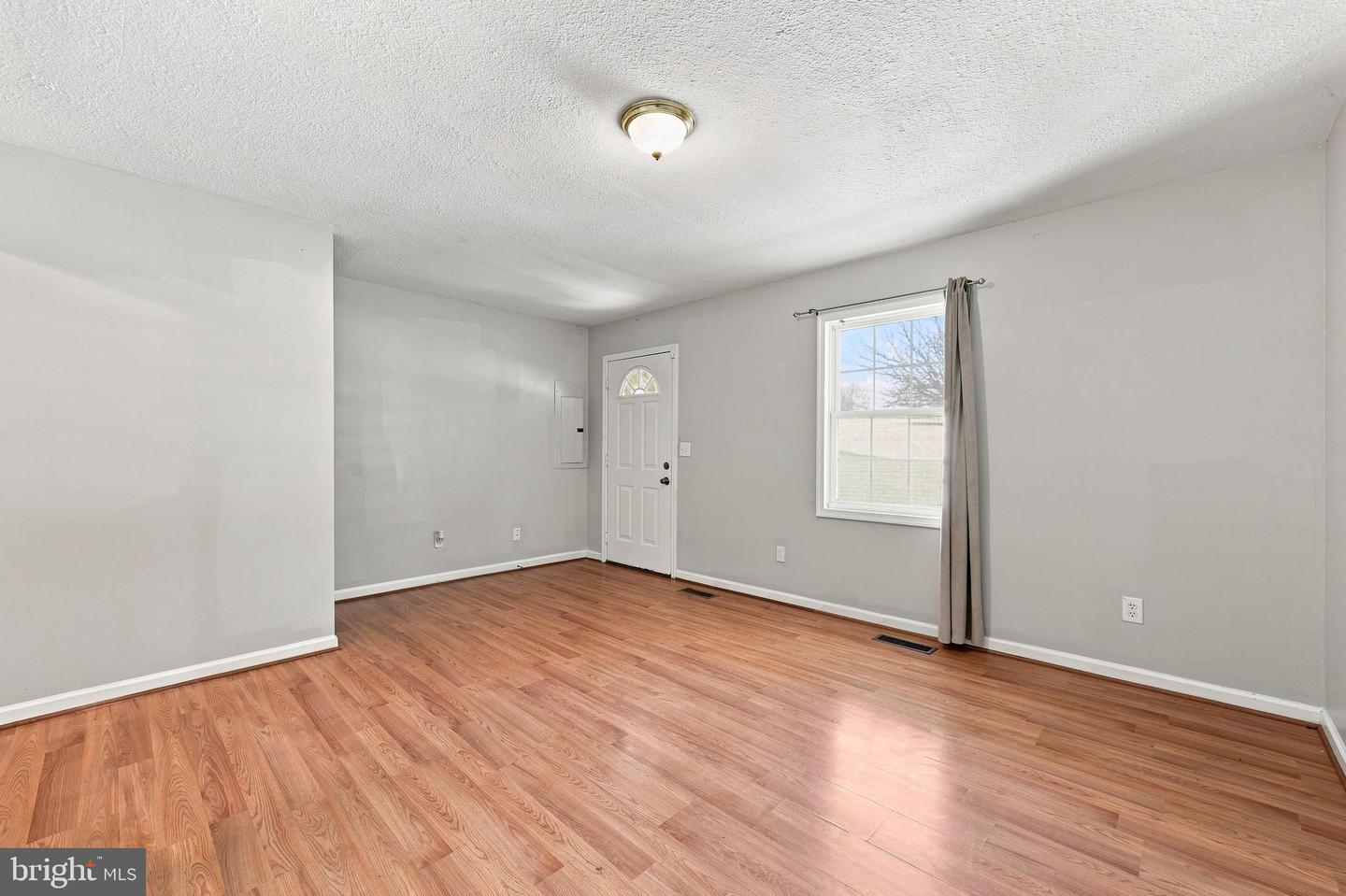 400 Burns St Property Photo 6