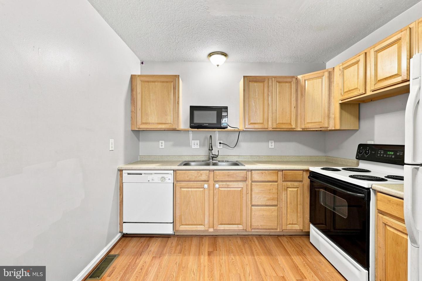 400 Burns St Property Photo 11