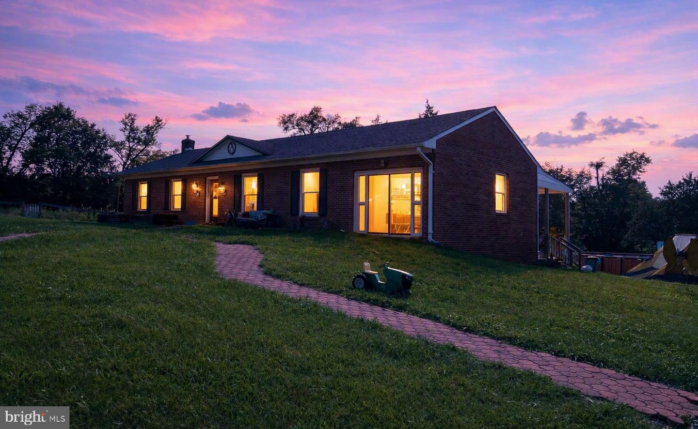 73 DOE WALK LN