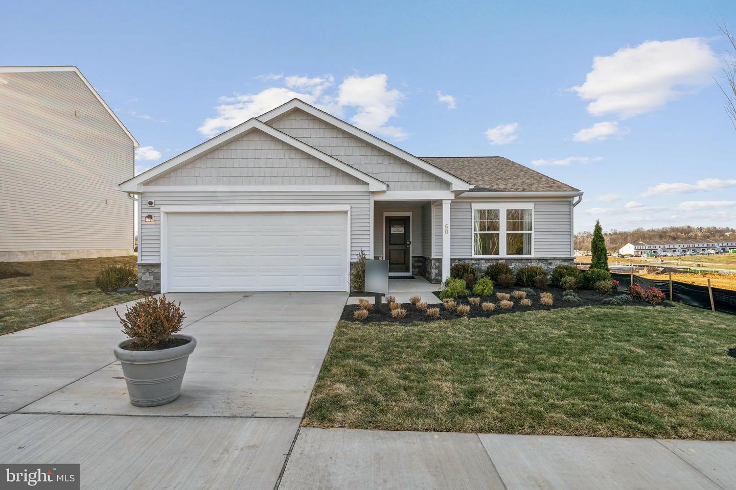14 EMPIRE LN