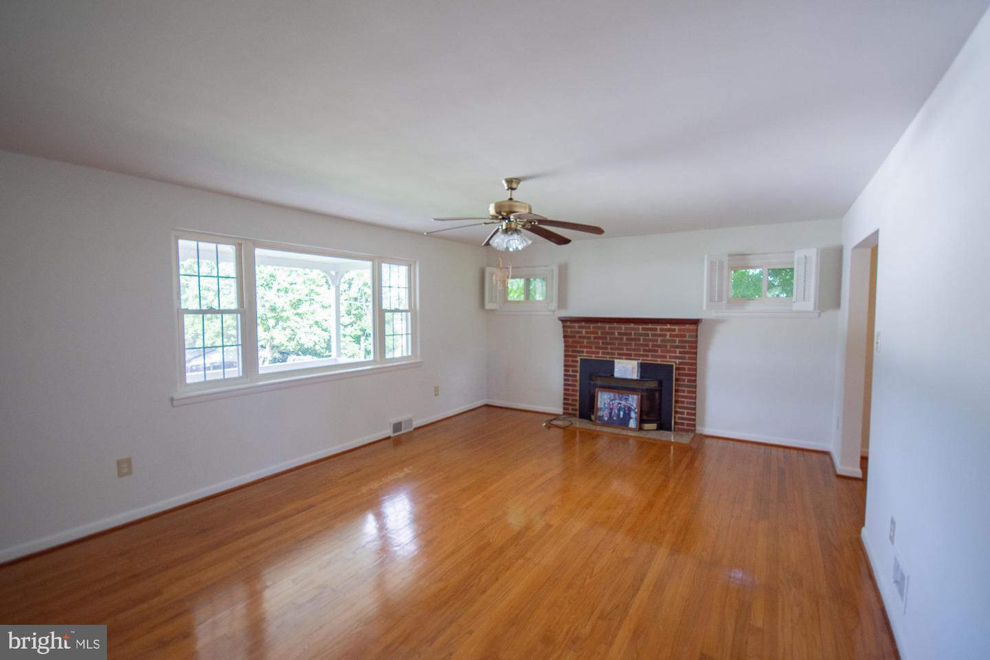 183 Elm St Property Photo 4