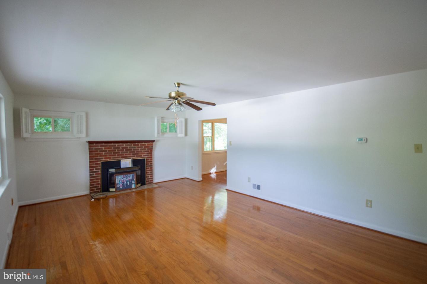 183 Elm St Property Photo 5