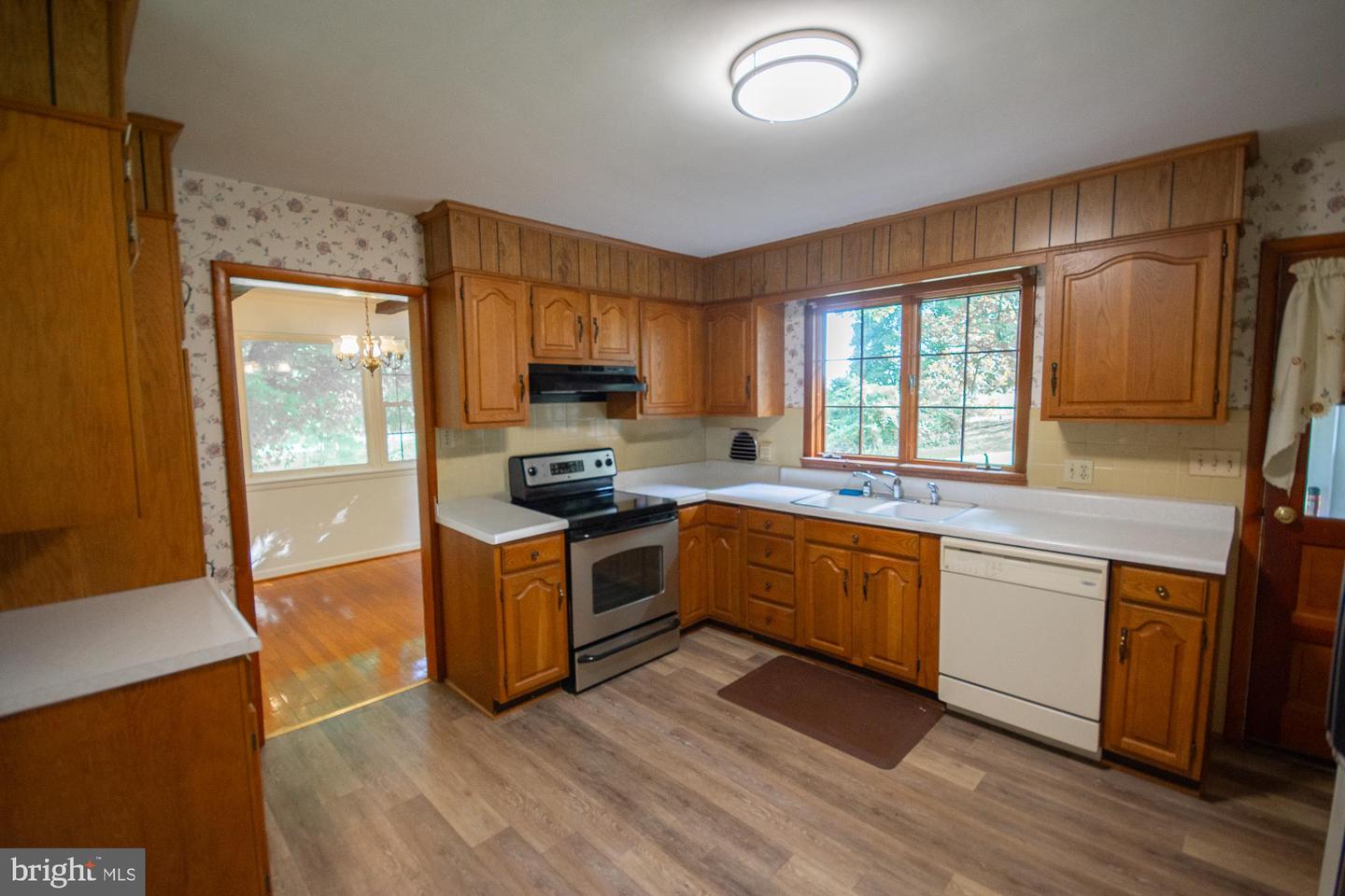 183 Elm St Property Photo 13