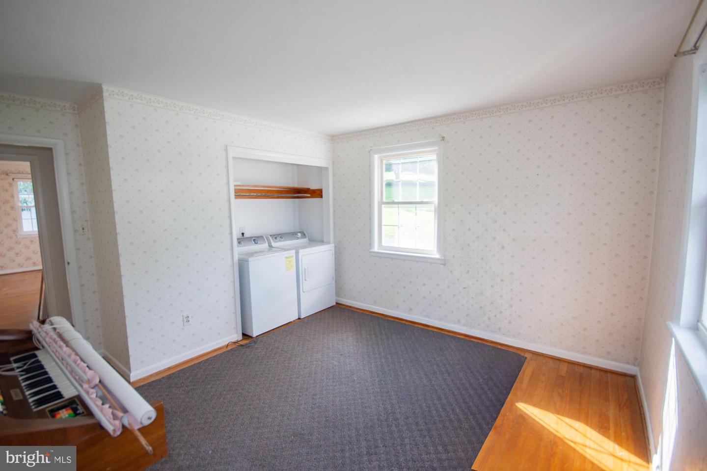 183 Elm St Property Photo 29