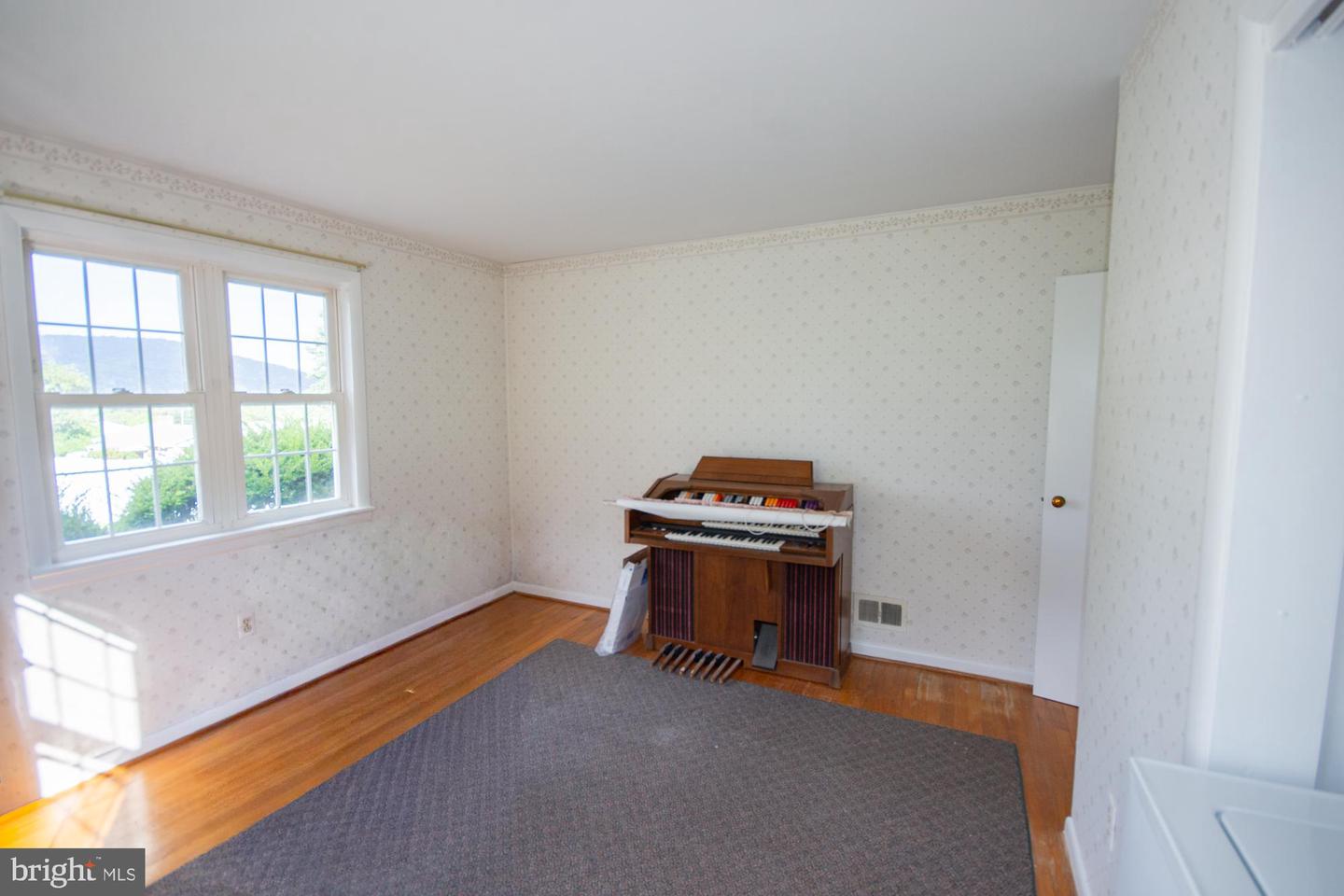 183 Elm St Property Photo 31
