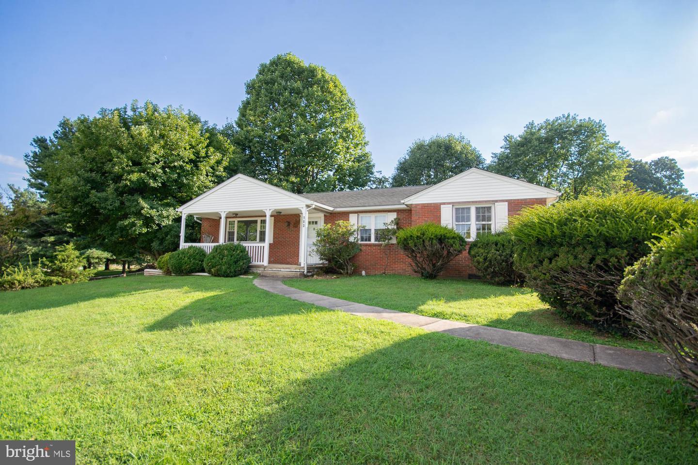 183 Elm St Property Photo 37