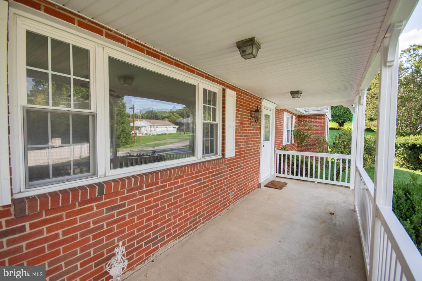 183 Elm St Property Photo 41