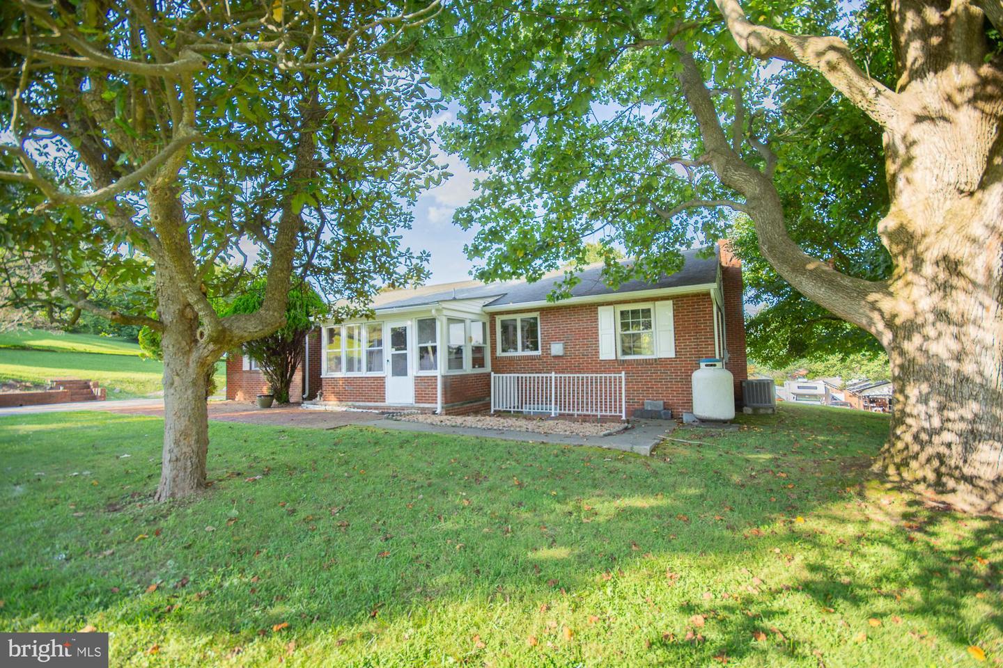 183 Elm St Property Photo 47