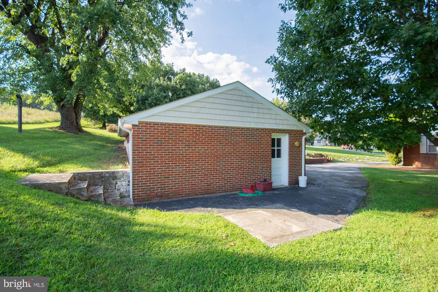 183 Elm St Property Photo 49
