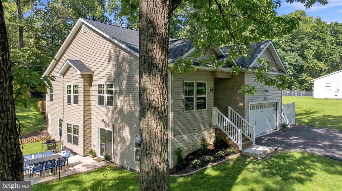 93 Old Sycamore Ln Property Photo 2