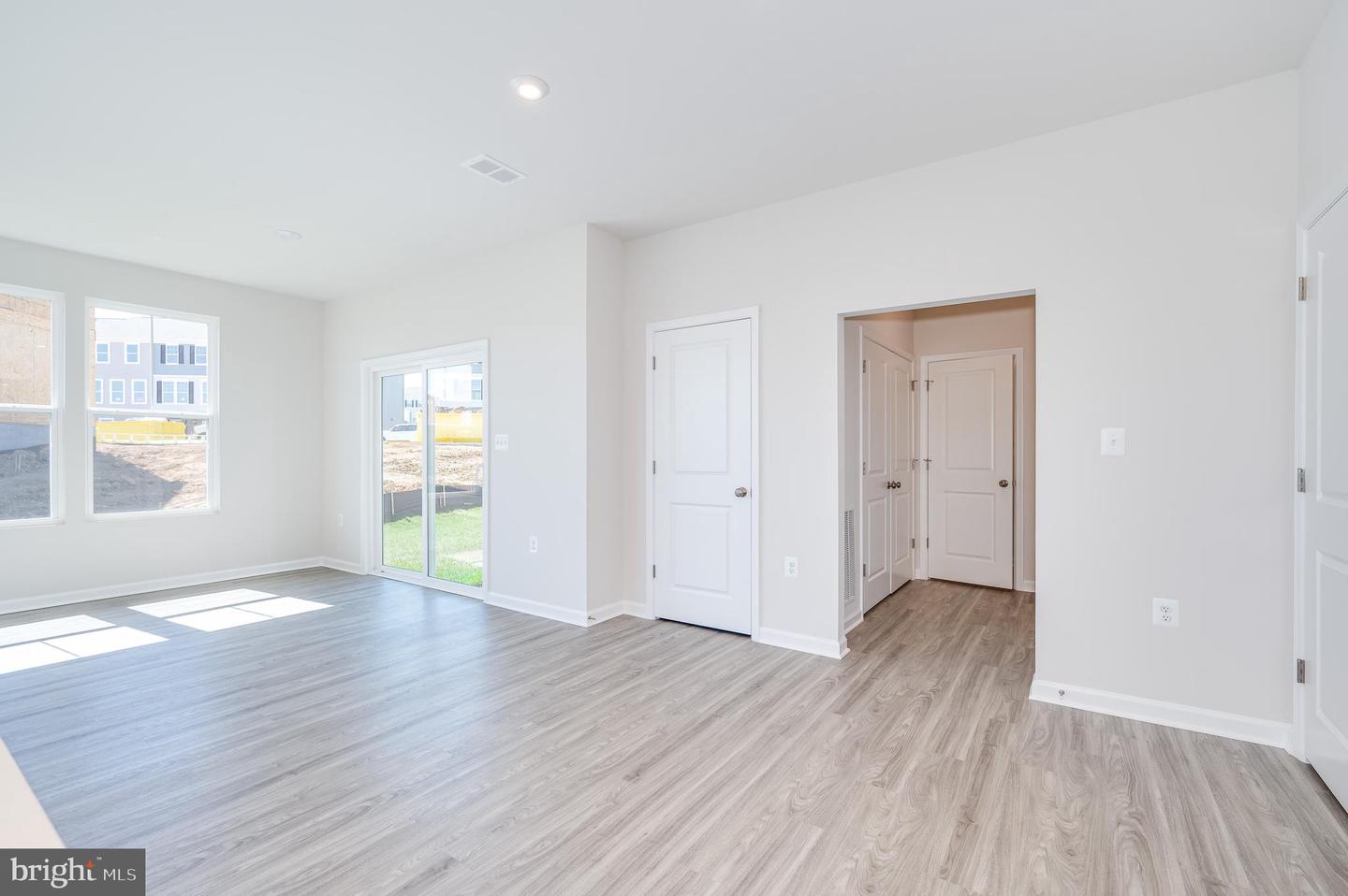 164 National St Property Photo 26