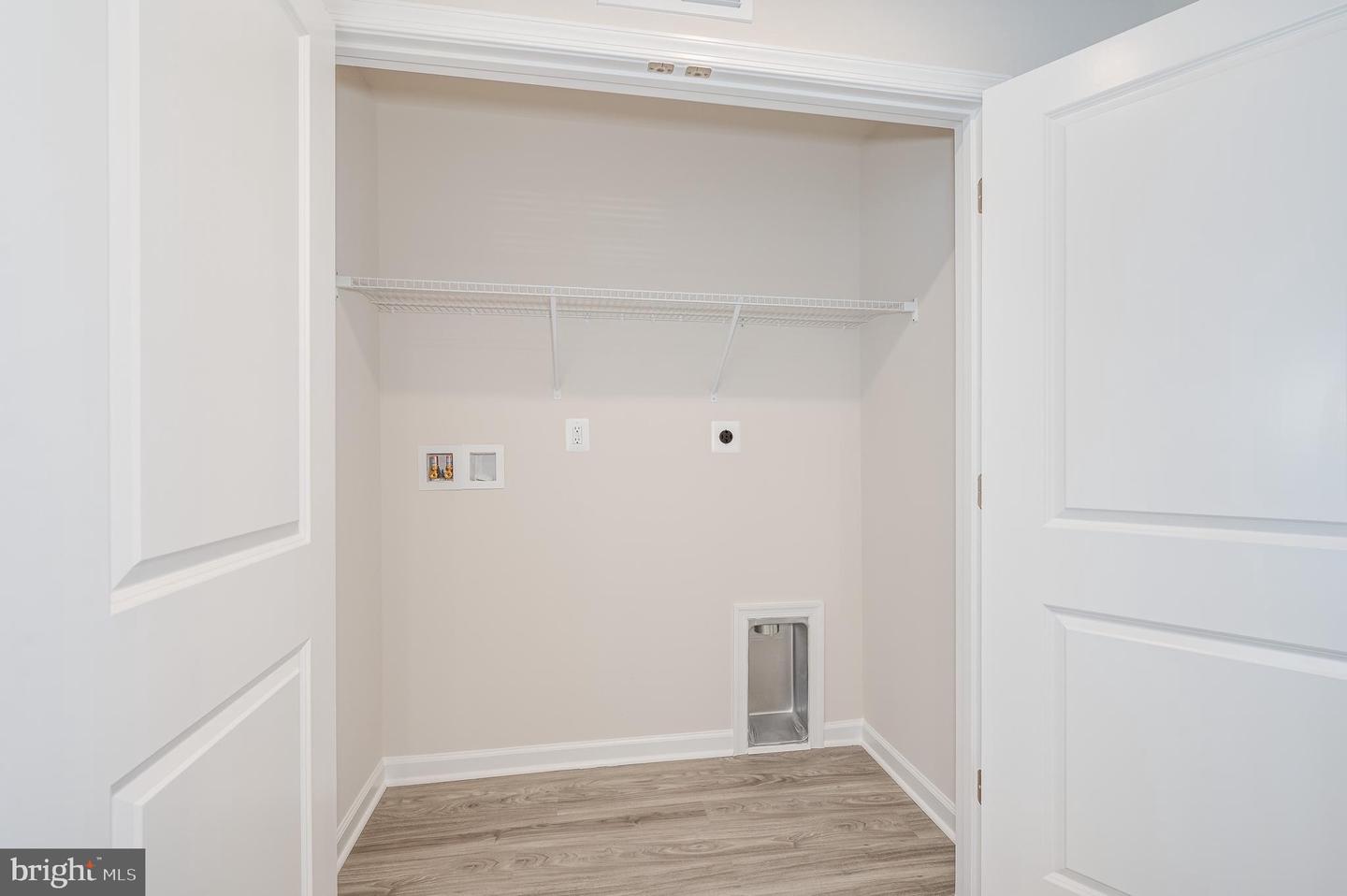 164 National St Property Photo 43