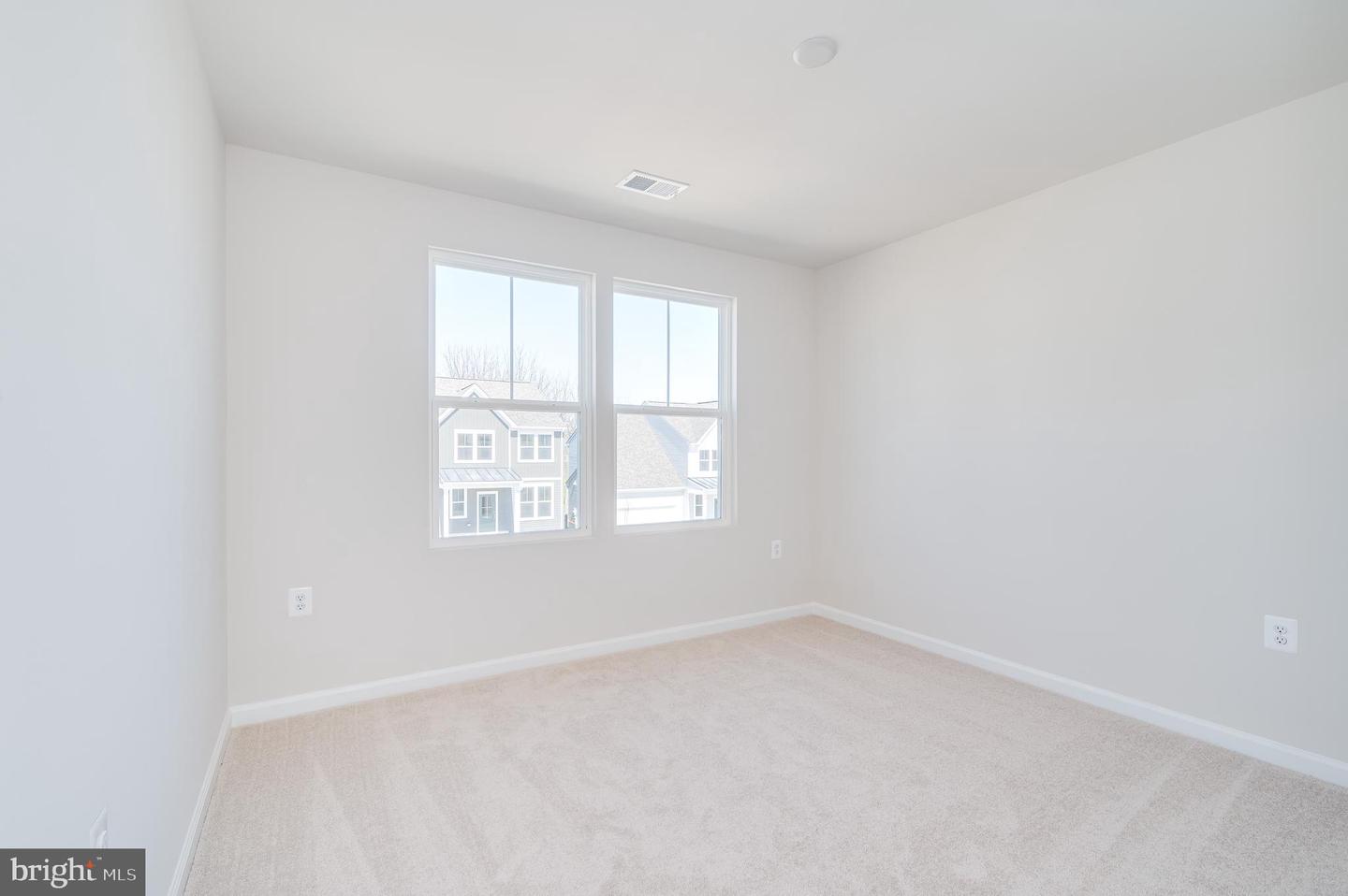 164 National St Property Photo 54