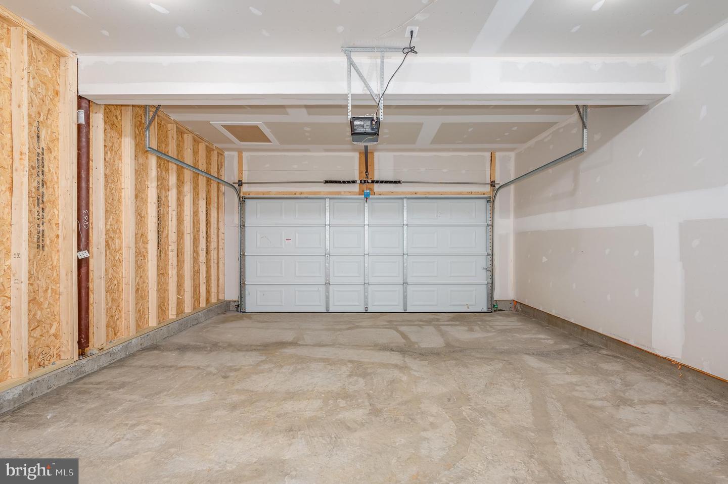 164 National St Property Photo 59