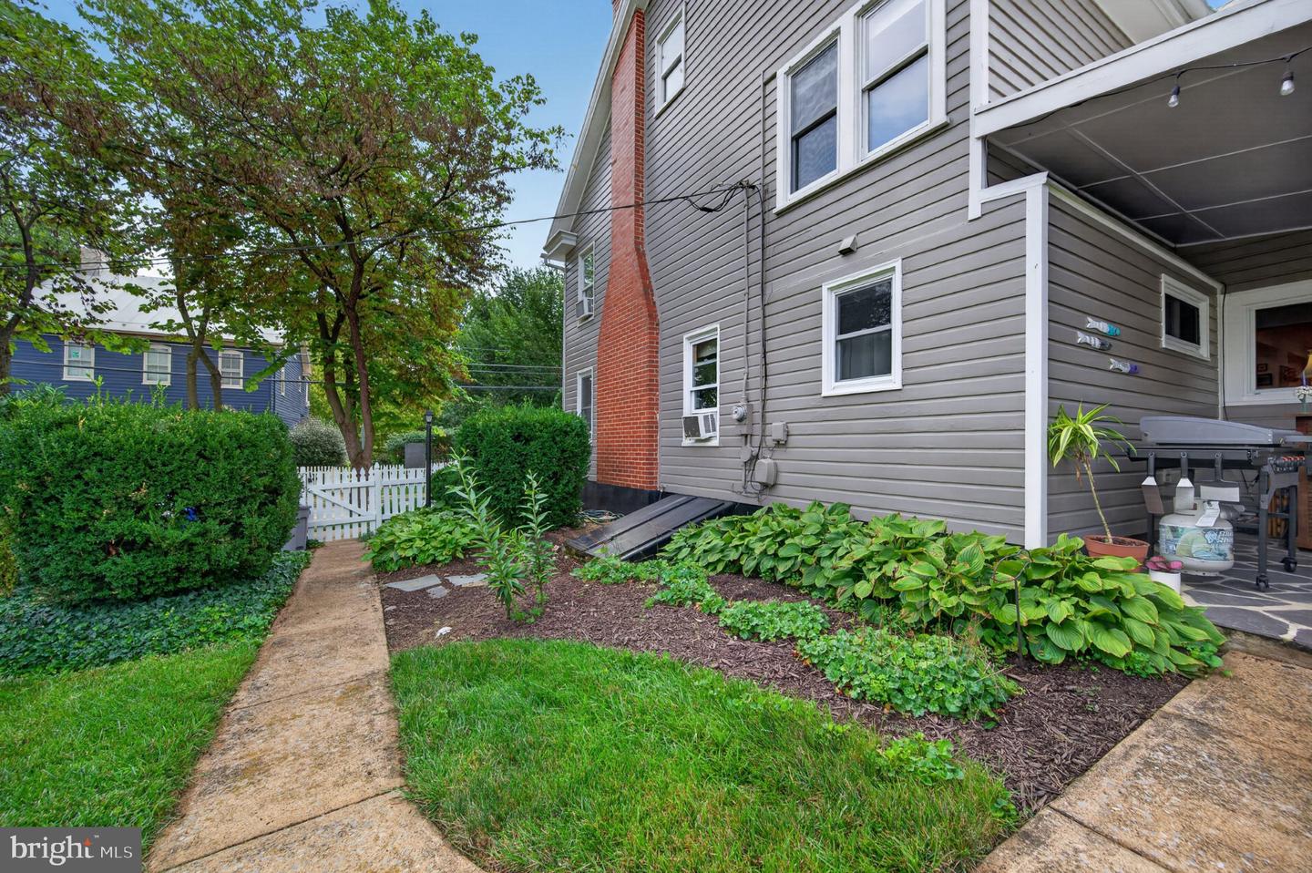 102 N Duke St Property Photo 56