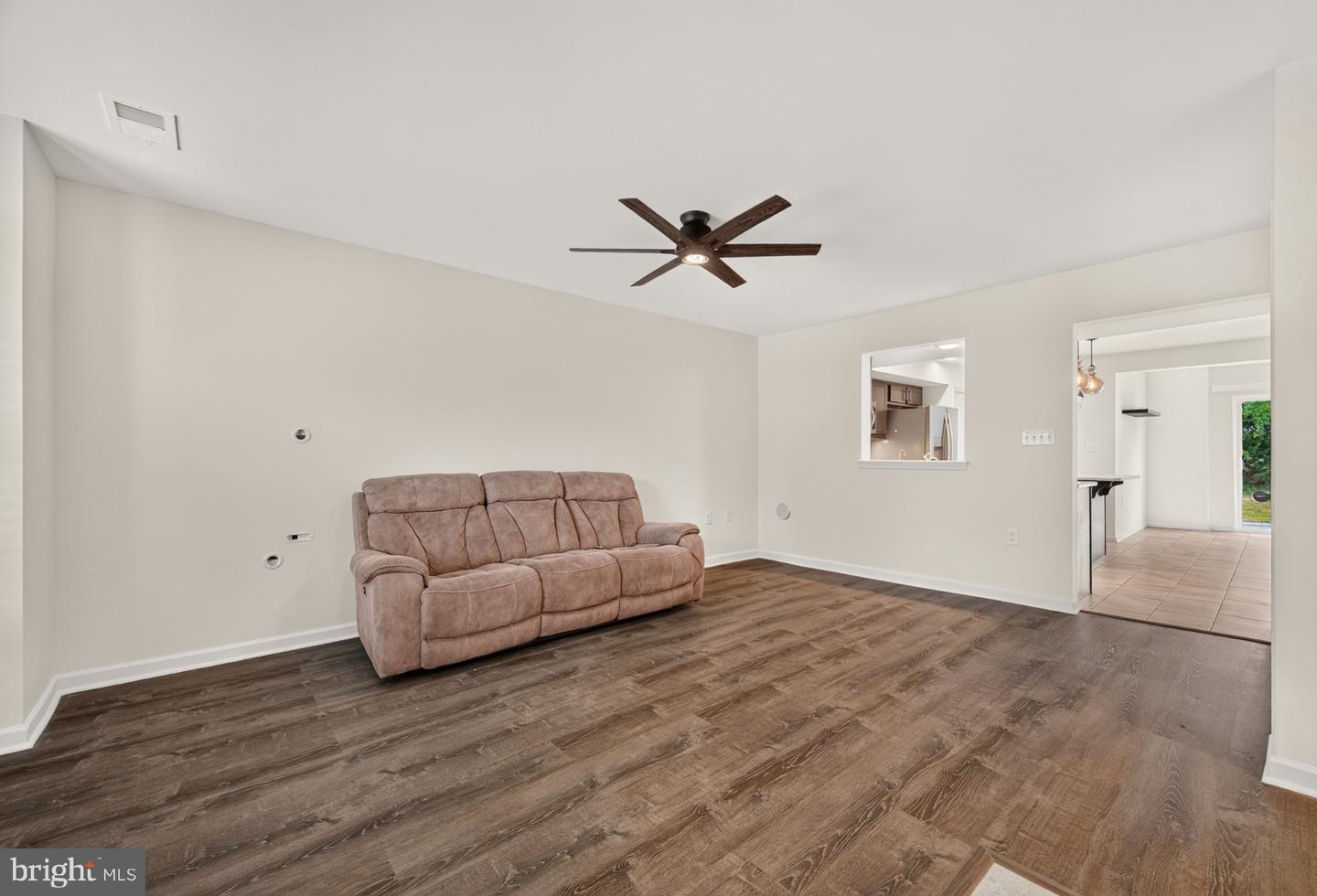 564 Thumper Dr Property Photo 4