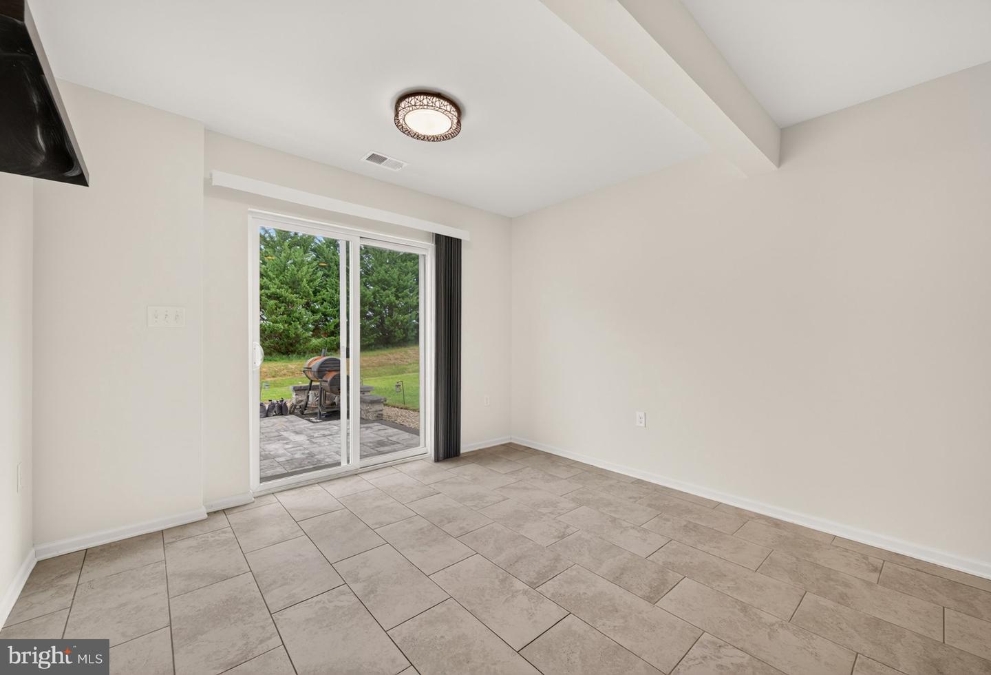 564 Thumper Dr Property Photo 18