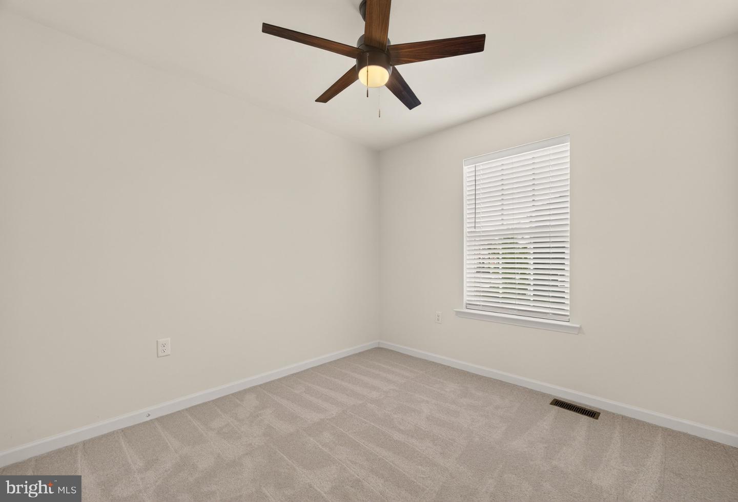 564 Thumper Dr Property Photo 34