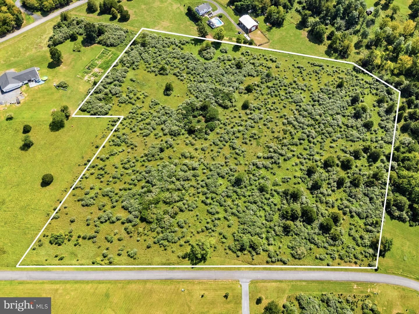 14 Lindbergh Ct Property Photo 3