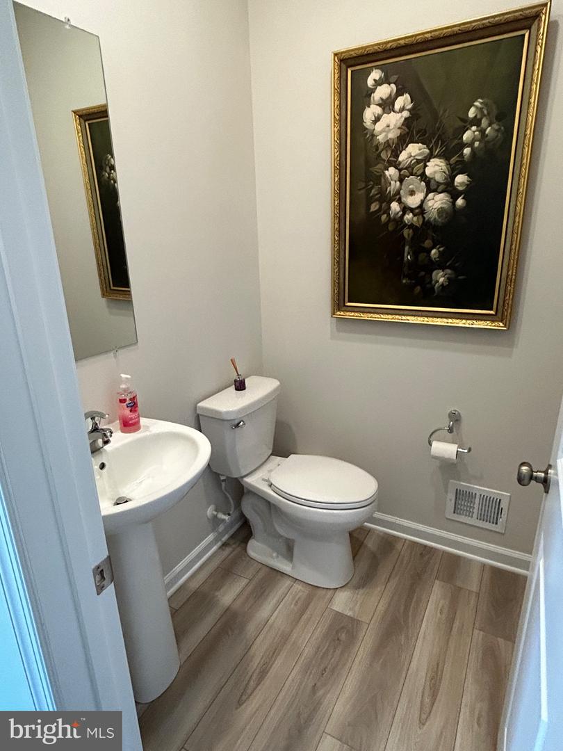 439 17th Property Photo 12