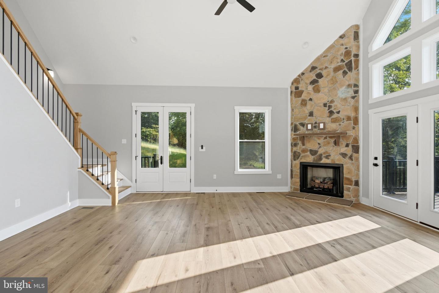 270 Country Rd Property Photo 12