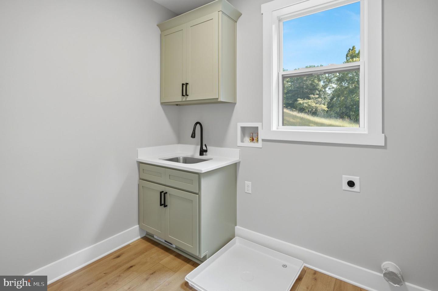 270 Country Rd Property Photo 40