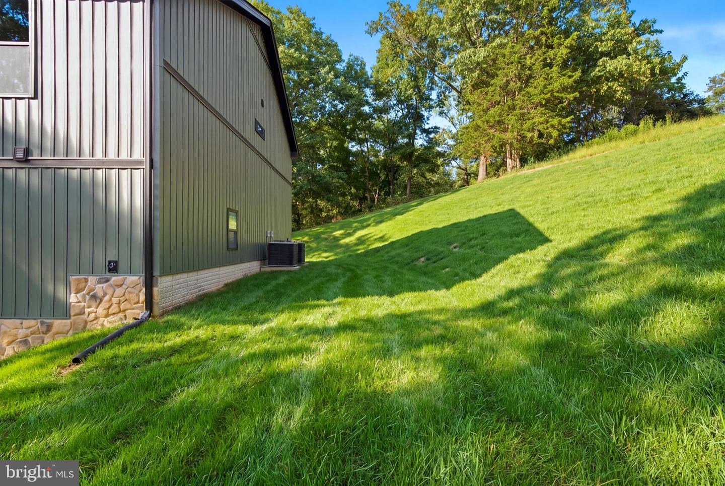 270 Country Rd Property Photo 45