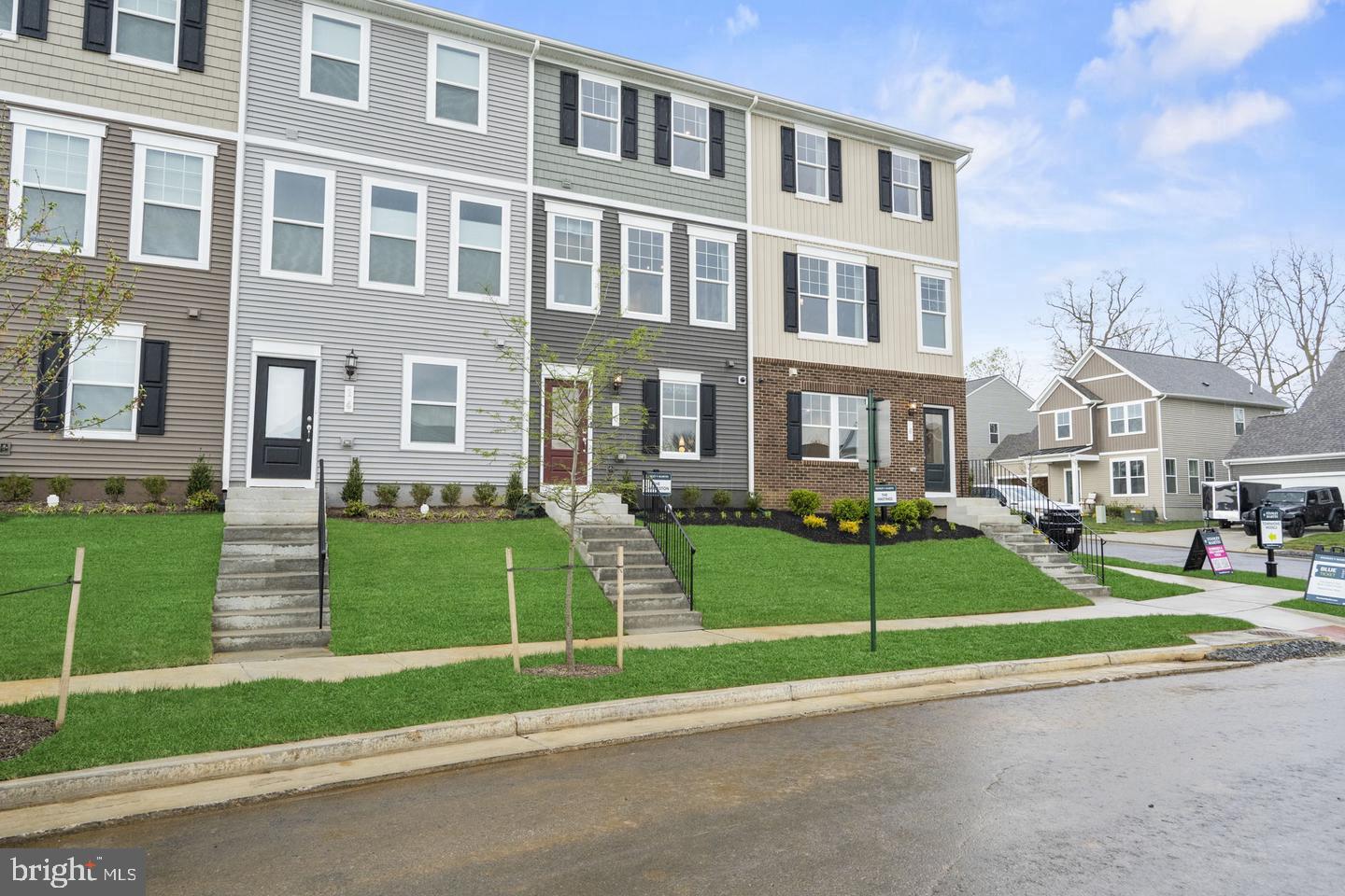 419 Anthem St #[393] Property Photo 2