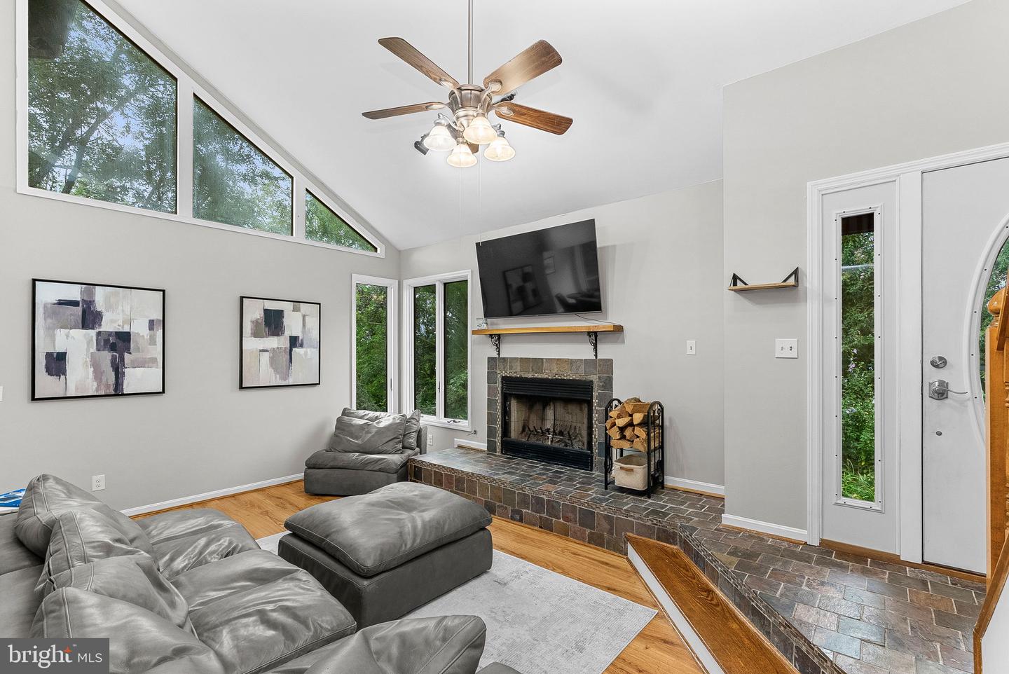 403 Windy Valley Ln Property Photo 5