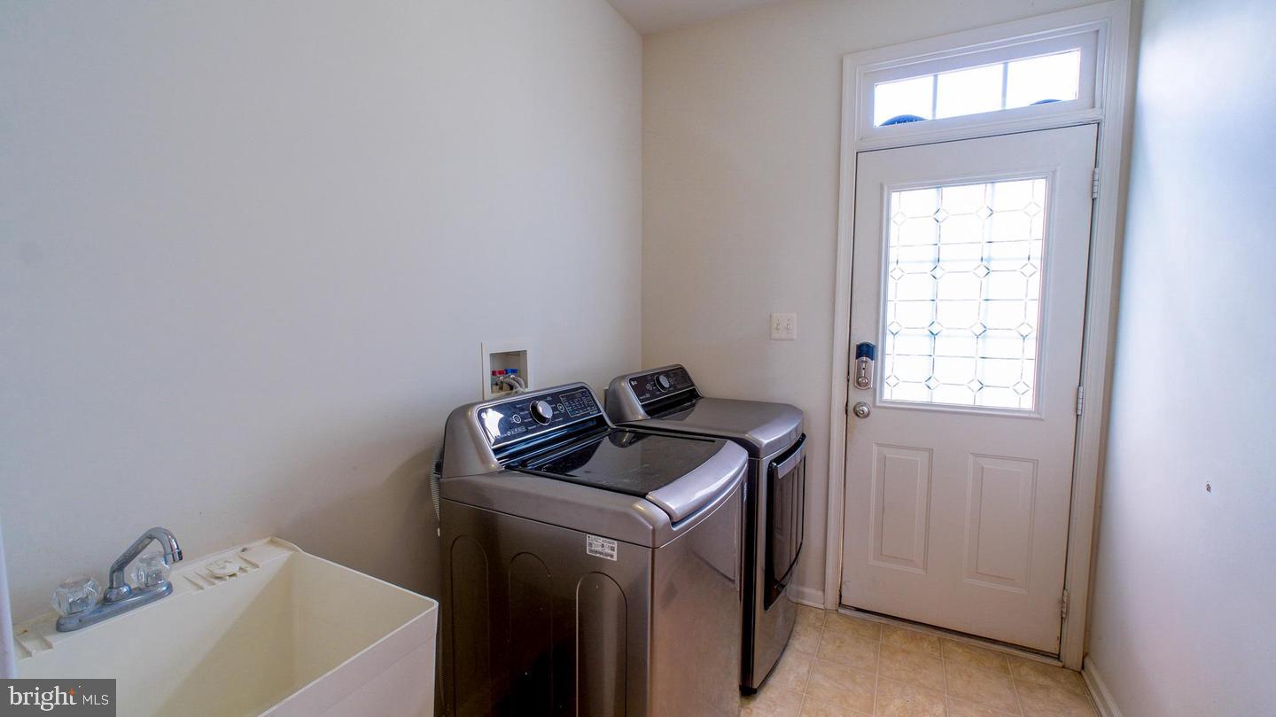 308 Braddock St Property Photo 44