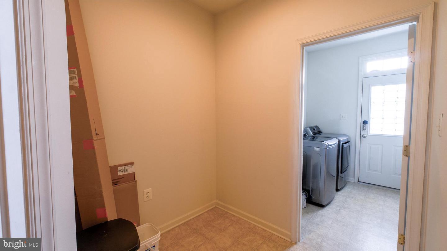 308 Braddock St Property Photo 45