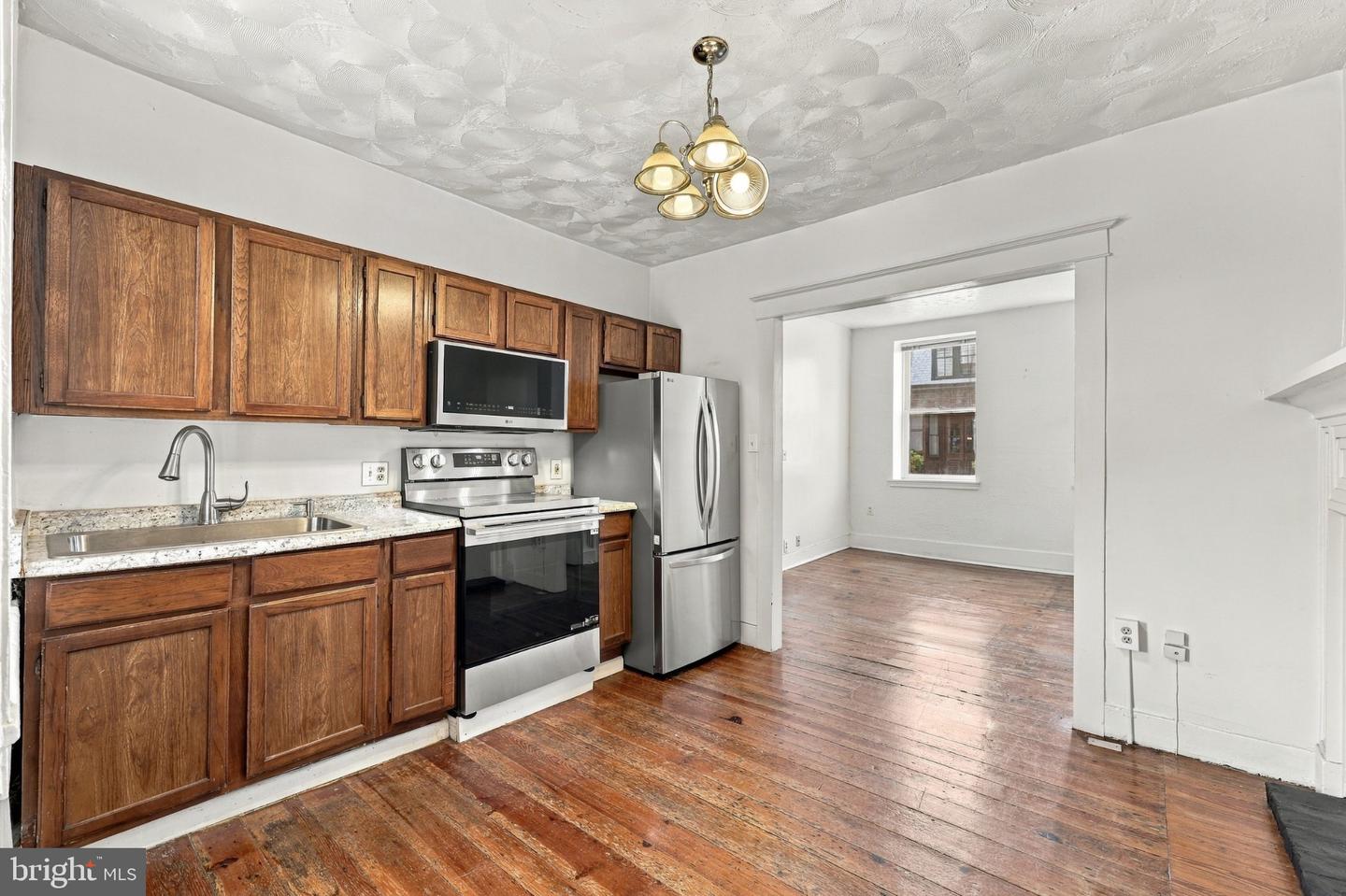 1245 W Washington St #a Property Photo 7