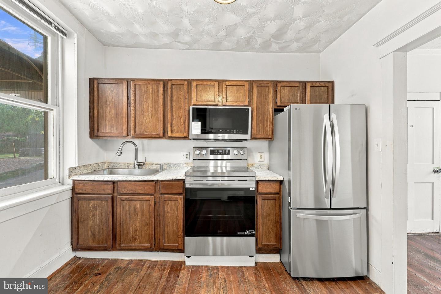 1245 W Washington St #a Property Photo 8