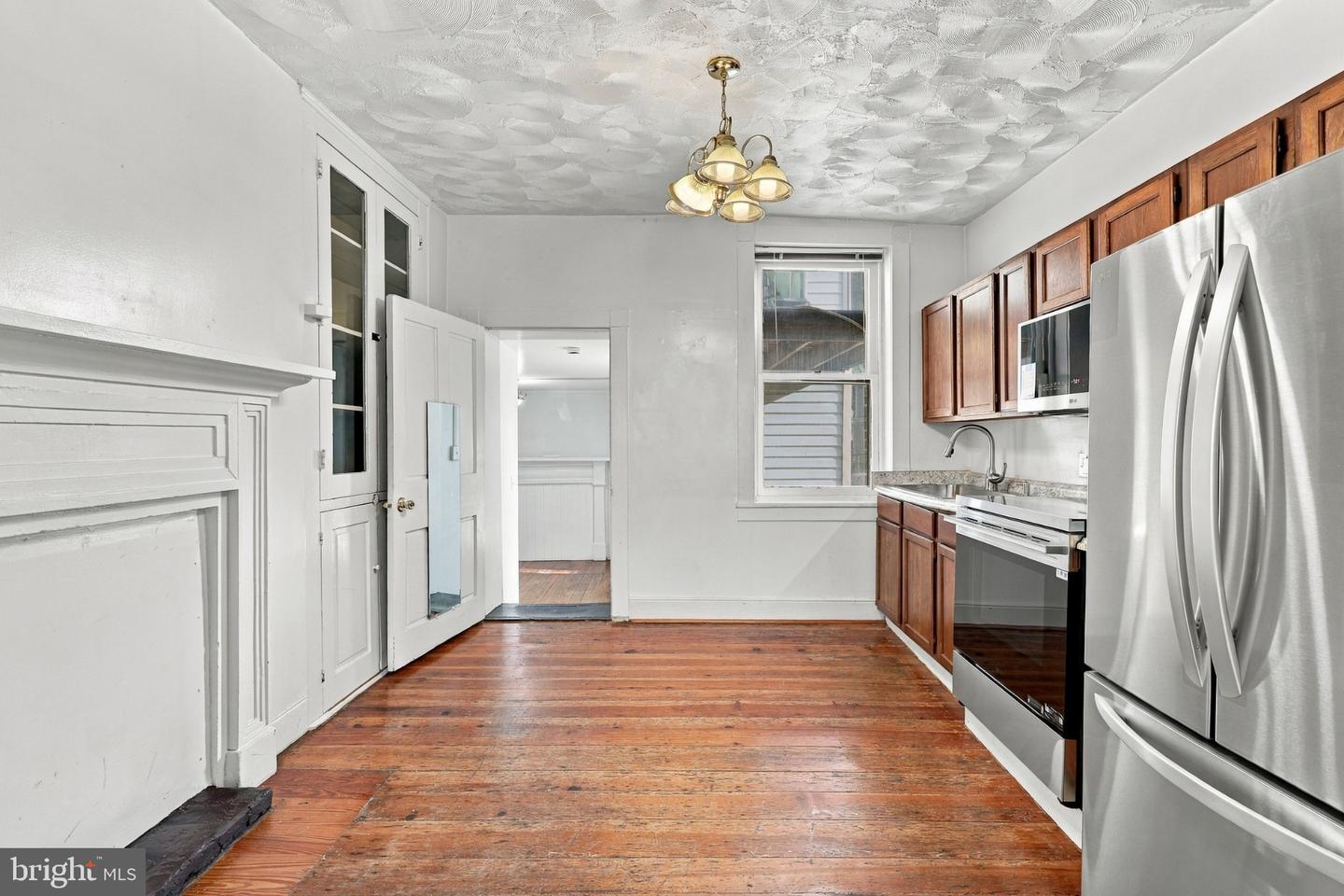 1245 W Washington St #a Property Photo 9