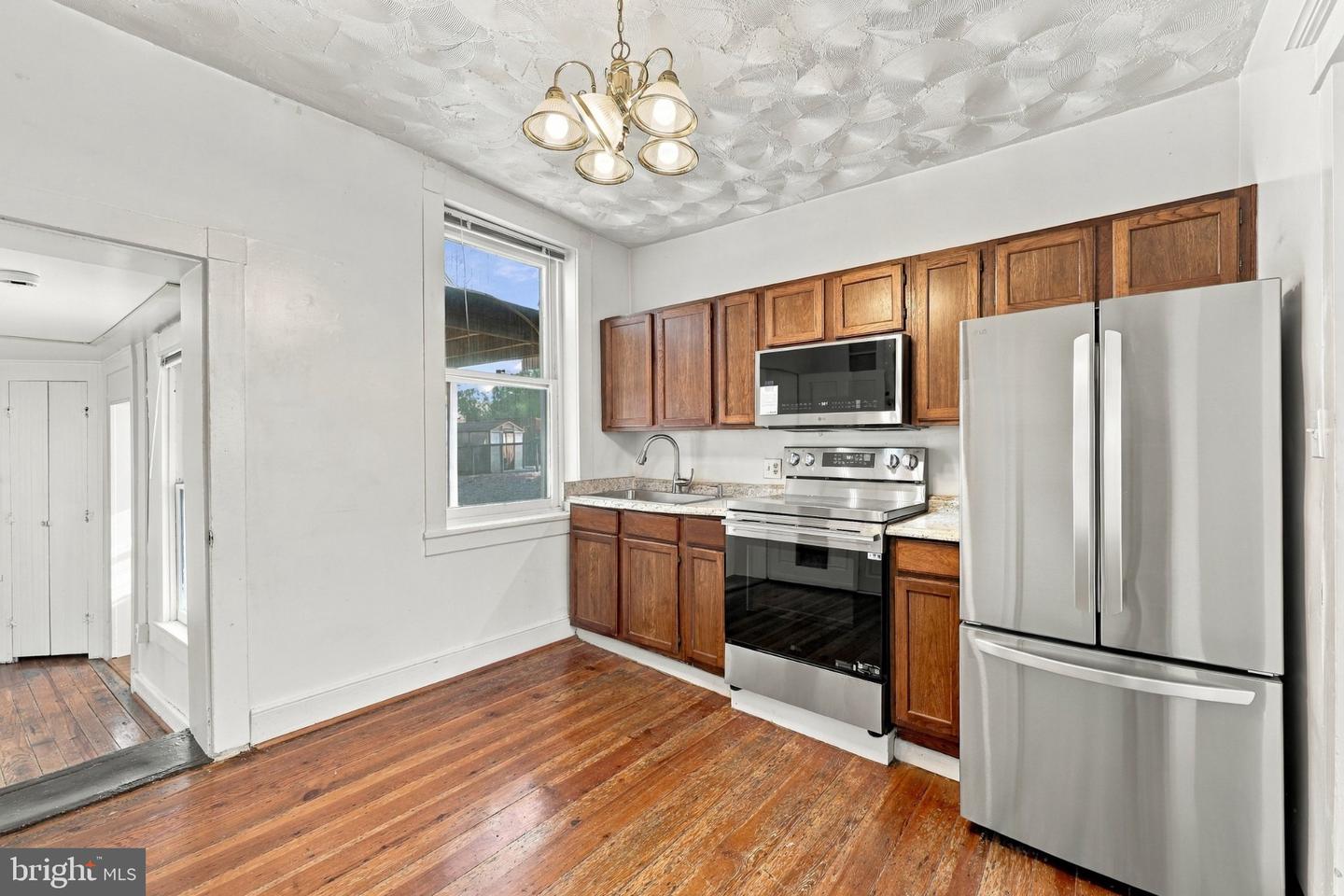 1245 W Washington St #a Property Photo 10
