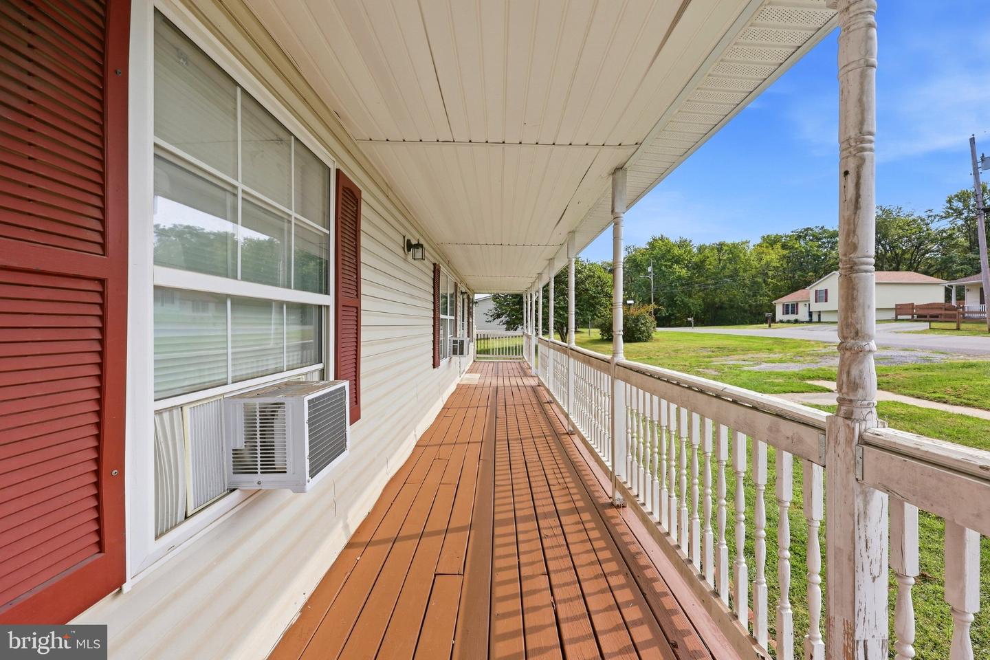 405 E 10th Property Photo 5