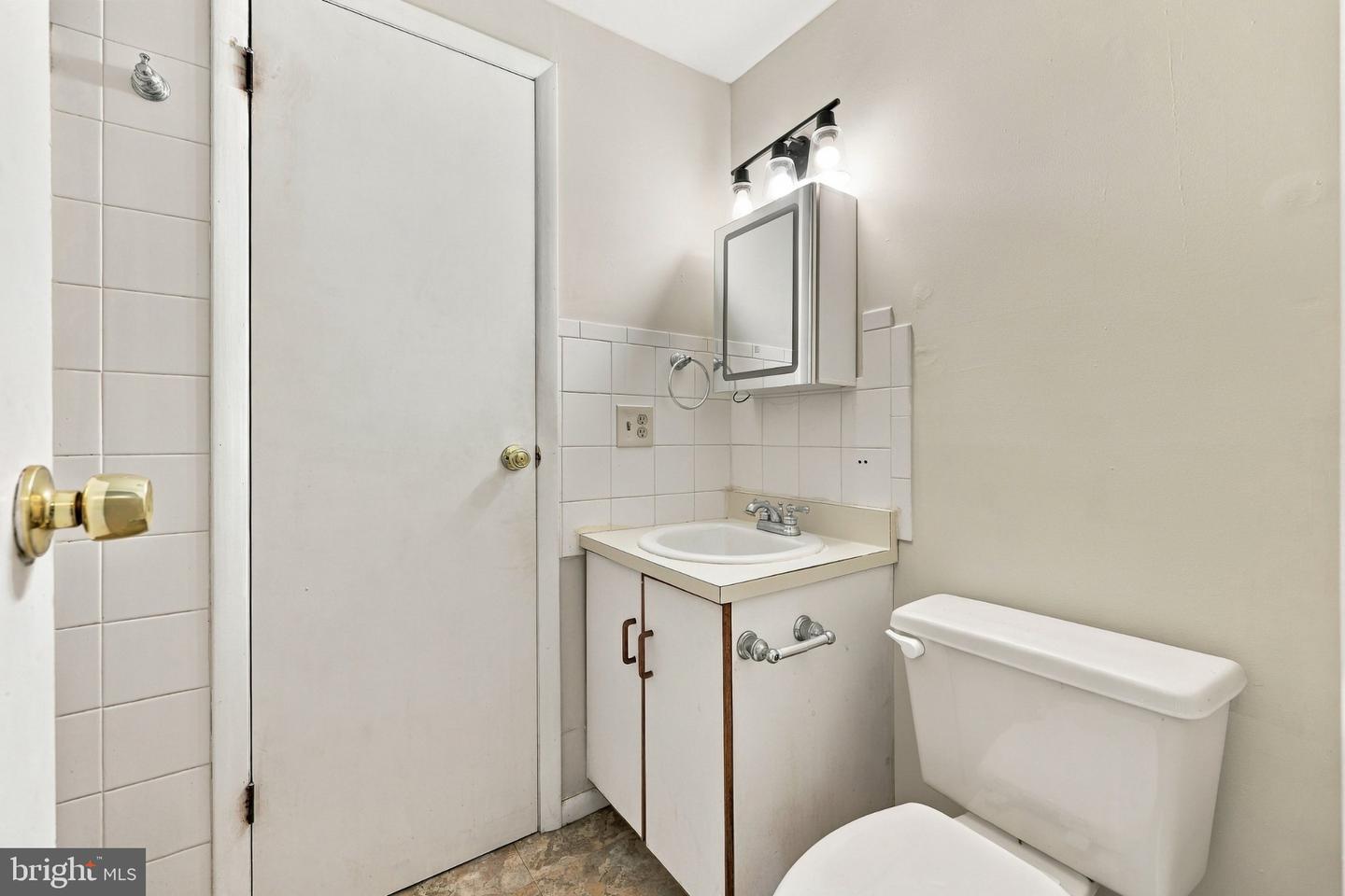 405 E 10th Property Photo 16