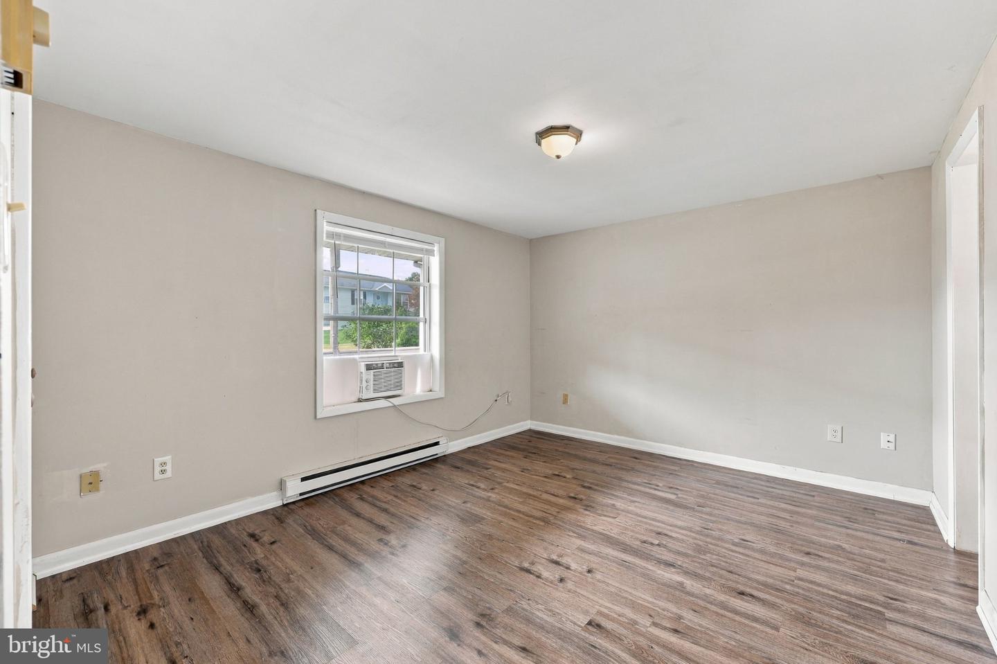 405 E 10th Property Photo 18