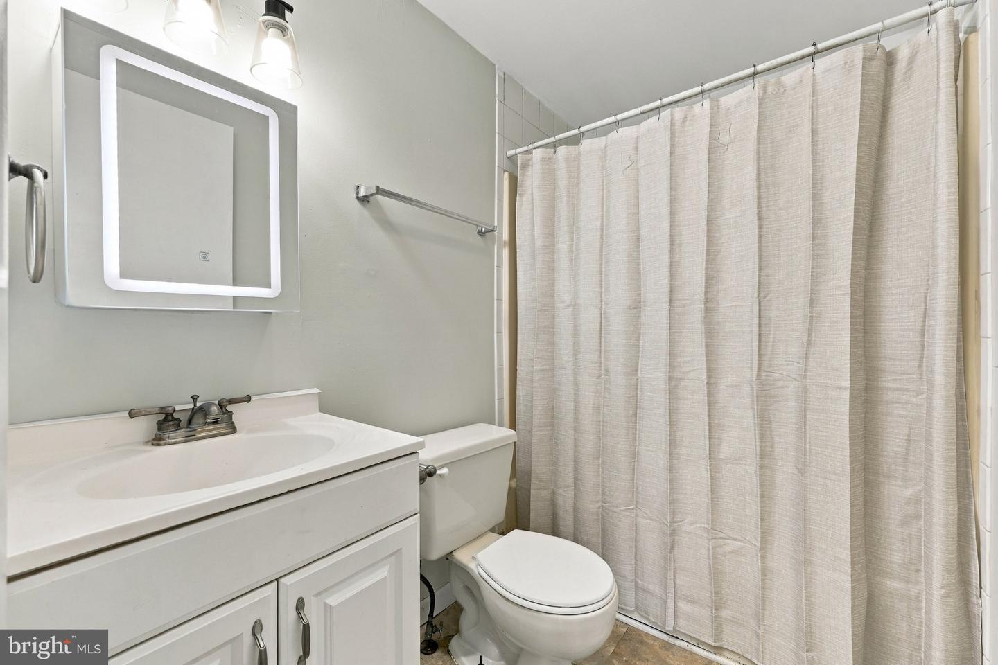 405 E 10th Property Photo 23