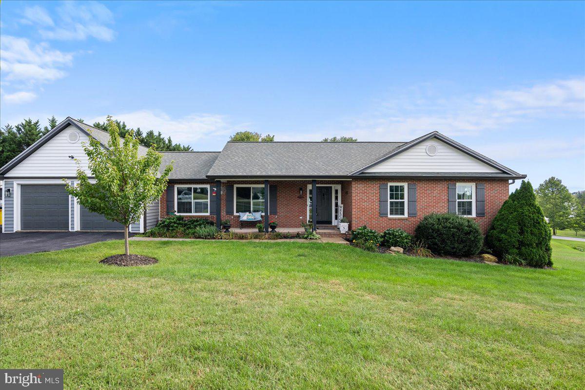 1011 Cloverdale Rd Property Photo 2