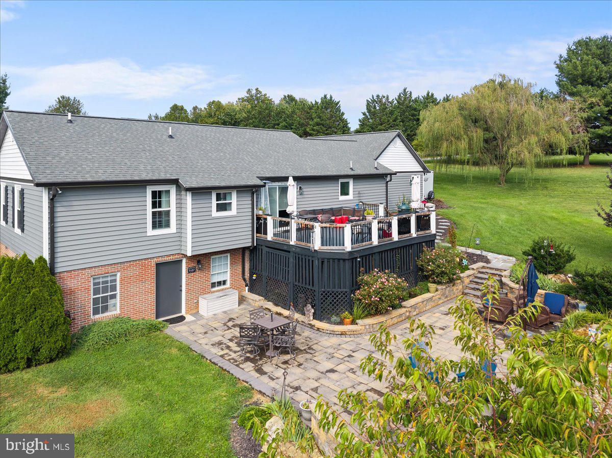 1011 Cloverdale Rd Property Photo 8
