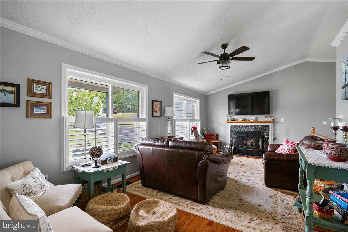 1011 Cloverdale Rd Property Photo 10