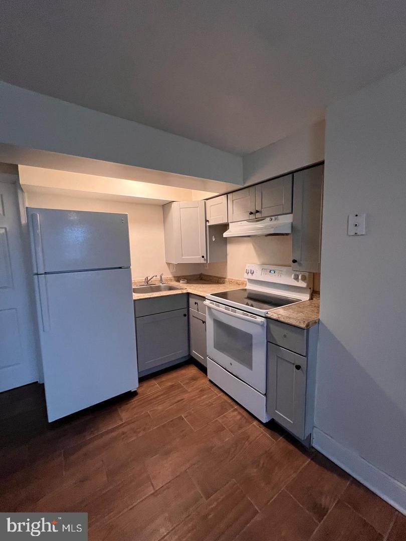 400 E Washington St #1 Property Photo 5