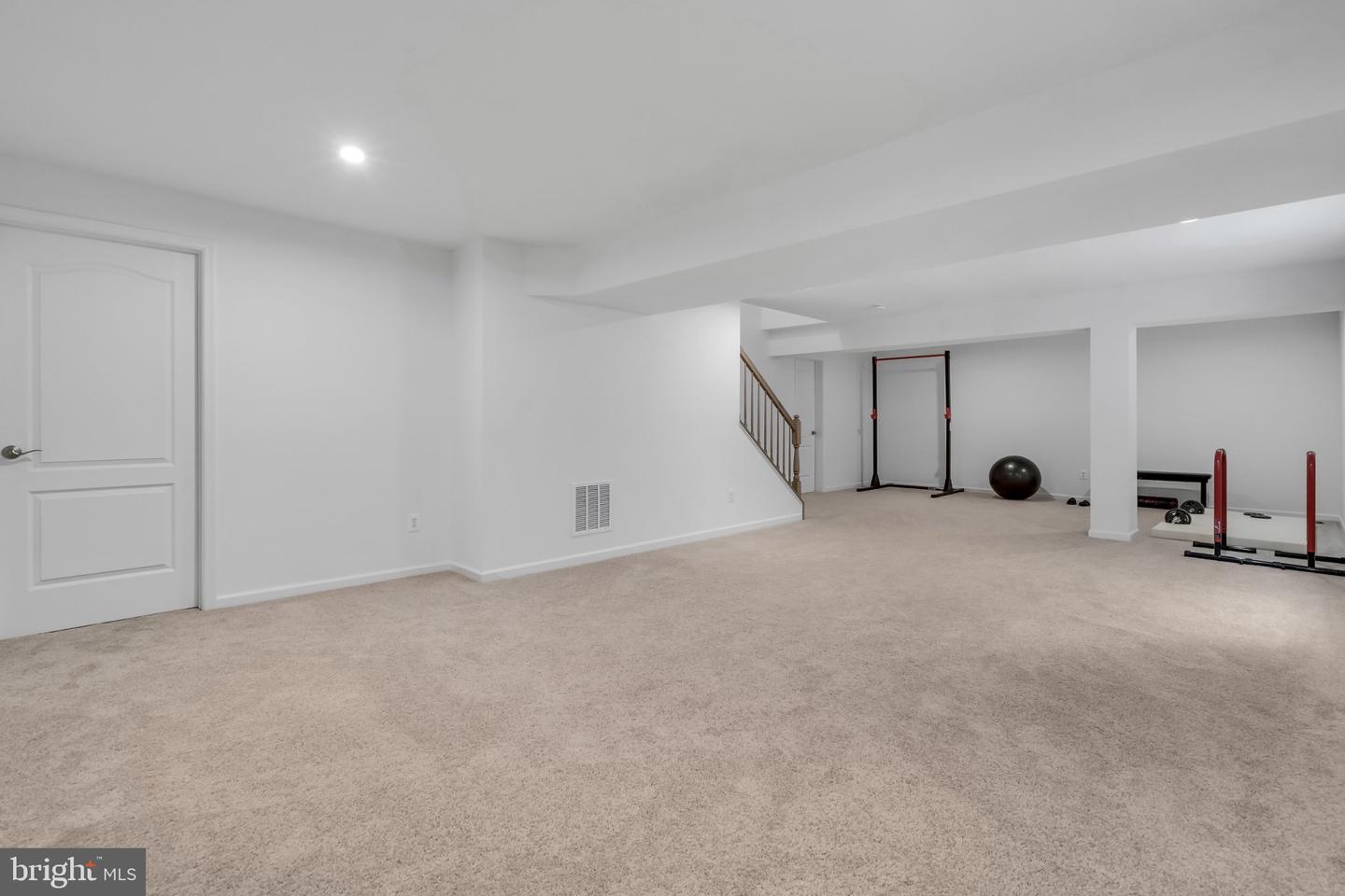 290 Newbury St Property Photo 28
