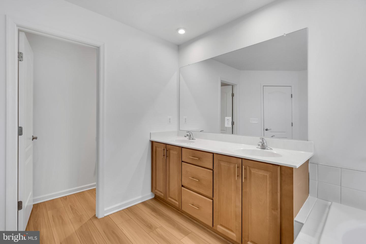 290 Newbury St Property Photo 45